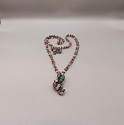 Pleciony naszyjnik z koralików wykonany techniką kumihimo.