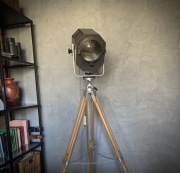 Lampa teatralna filmowa PRL loft Vintage