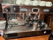 Ekspres ciśnieniowy kolbowy Astoria Forma i młynek do kawy