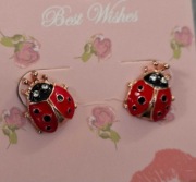 Urocze kolczyki biedronki z cyrkoniami pozłacane