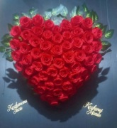 Kompozycja nagrobna serce z róż topper 