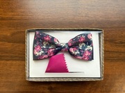 Muszka kolorowa w różowe kwiatki