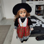Sprzedam lalkę z porcelany 30 cm stan idealny