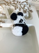 Broszka Panda z koralików haftowana na filcu, handmade