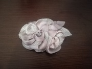 Spinka do włosów w kolorze srebra i szarości