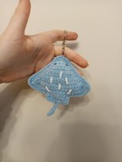 Breloczek handmade brelok ręcznie dziergany płaszczka ryba babyblue crochet