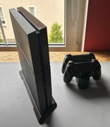 PS4 500GB + 2 pady z ładowarką + podstawka konsoli