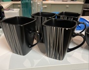 4 duże kubki plus miseczka