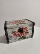 Pudełko kuferek w kwiaty drewniane oklejane ozdobne na biżuterię i inne