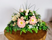 Wiosenny stroik na grób róże tulipany 