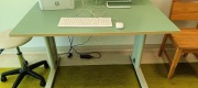 Biurko / stół z metalowymi nogami