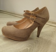 Szpilki na platformie