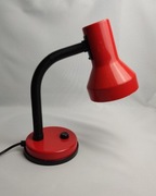 Czerwona lampka biurkowa z lat siedemdziesiątych w stanie bdb