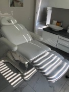 Fotel kosmetyczny elektryczny WEELKO – profesjonalny, bardzo dobry stan