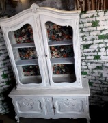 Witryna w stylu ludwikowskim 