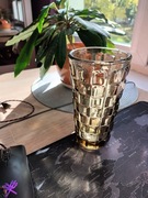 Wazon heksagonalny, proj. B. Kupczyk. Wysokość 18 cm, średnica wlewu 10 cm.