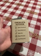 Piersiówka z motywem outdoorowym na prezent