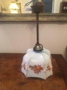 Mosiężny antyczny żyrandol kuchenny z pięknym kloszem 