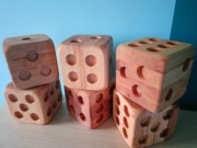 Świecznik dębowy kostka 