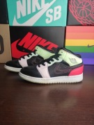 Buty Nike Air Jordan 1 Mid Se 37.5 EU 23.5 cm Glow