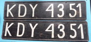 2 stare czarne tablice rejestracyjne KDY-z jednego samochodu.Zestaw