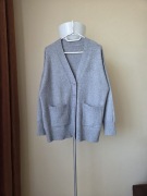 Szary kardigan kaszmir wełna kaszmirowy cashmere old money wool vlna