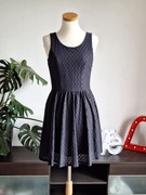 Koronkowa sukienka czarna only z odkrytymi plecami