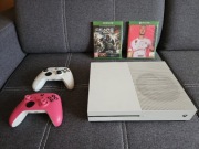 Xbox One S 512Gb / 2 Pady / 2 Gry