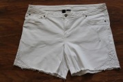 Bonprix białe krótkie SPODENKI  damskie  48 _ 50