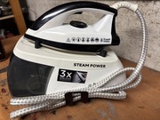 Stacja parowa z zelazkiem generator Russel Hobbs