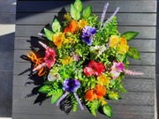 Wianek wiosenny z bratkami,wianek na drzwi,stół