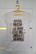 Biały t-shirt z ozdobnym napisem, stan bardzo dobry, roz. 38 (M)