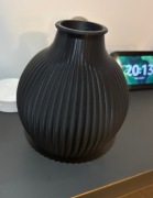 Wazon w kolorze czarnym