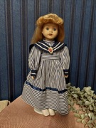 Lalka duża porcelanowa w styku marynistycznym 