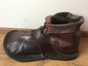 Skórzany but ozdobny