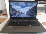 Wielki laptop panoramiczny, idealny do filmów/neta