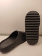 Yeezy Slides Onyx 43 US10