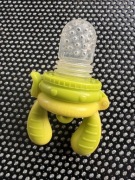 Gryzak do podawania pokarmu owoców