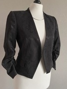 Czarna żakardowa marynarka damska drapowane rękawy do sukienki wiskoza