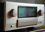 Wzmacniacz Accuphase E-600 w gabinetowym stanie
