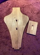 Drewniany stojak na trofeum + gratis lokówka 