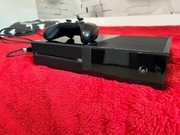 XBOX ONE 500MB + jeden pad +2 gry 