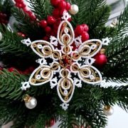 Dekor na choinkę śnieżynka frywolitka bialo-zlota