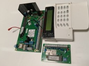 Używany system alarmowy firmy Risco ProSys RP22MC00PLA. 