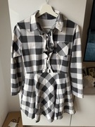 Sukienka z długim rękawem w kratę i kieszonkami oversize