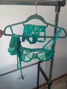 Komplet bielizny biustonosz stringi pas nowy S 