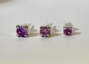 Zestaw trzech par kolczyków z fioletowym kryształkiem