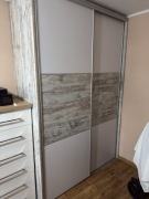 Sprzedam szafę przesuwną.