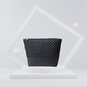 Kosmetyczka damska czarna.