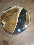 Stolik kawowy wykonany z orzecha + żywica 